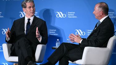 El secretario del Tesoro de Estados Unidos Scott Bessent habla ante la Asociación de Banqueros Americanos.