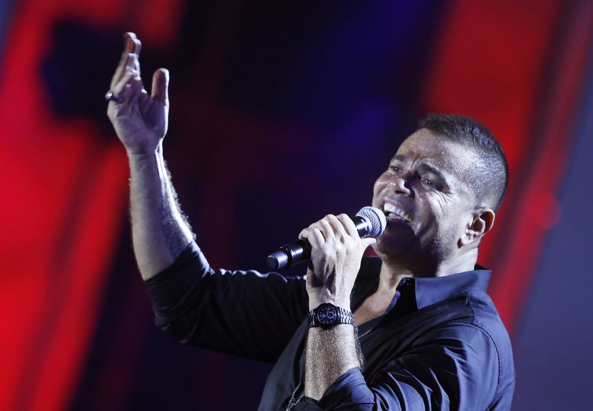 El astro del pop egipcio Amr Diab actúa en el recién construido Superdome en Yeda, Arabia Saudí, el 18 de junio de 2021. Un anuncio de Citroën, en el que aparece el artista, ha provocado controversia.