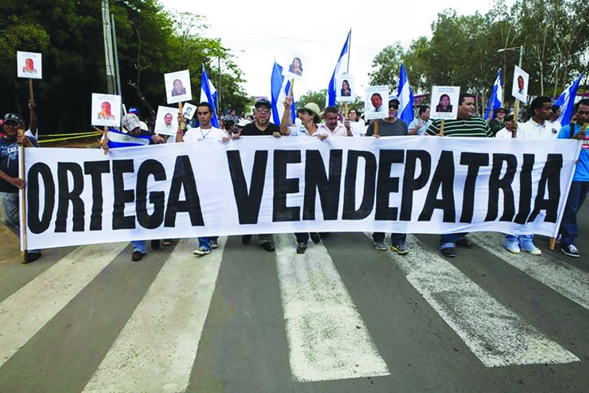Manifestantes protestan contra Daniel Ortega por la concesión exclusiva para la construcciónde un canal interoceánico en Nicaragua a un empresario chino