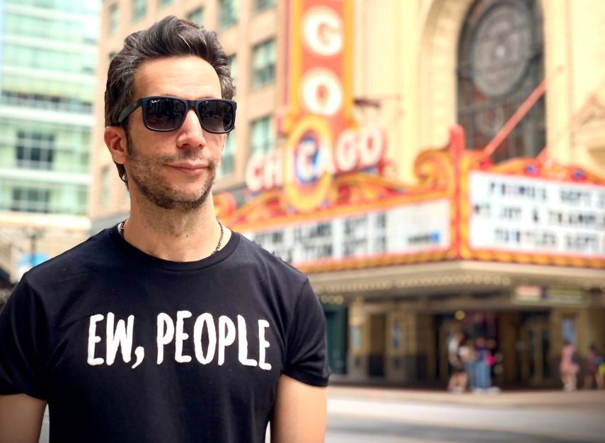 El guitarrista y vocalista de la banda de rock Verona, Chevy Verona