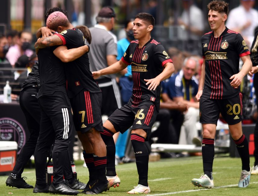 El delantero venezolano del Atlanta United Josef Martinez celebra su gol ante el Inter de Miami en el encuentro de la MLS, el domingo 9 de mayo de 2021