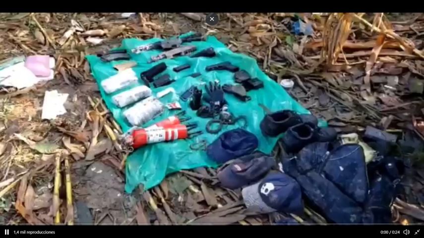 Imágenes difundidas por la Ejército muestran los restos del avión en una zona de cultivos de maíz, algunos incinerados por el fuego, además de armas de fuego, teléfonos celulares y los paquetes de droga, que la Fiscalía está analizando