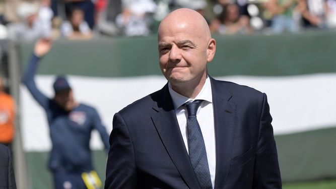 El presidente de la FIFA, Gianni Infantino estuvo en Israel para conseguir votos de un Mundial Bienal