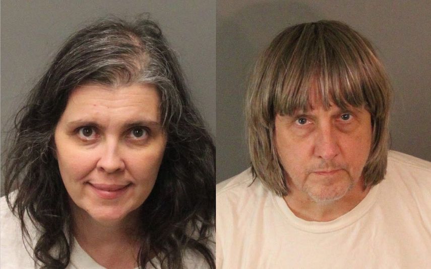Imágenes cedidas por la oficina del Comisario del Condado Riverside de David Allen Turpin (d) y Louise Anna Turpin (i) luego de su arresto este lunes en Perris, California.&nbsp;
