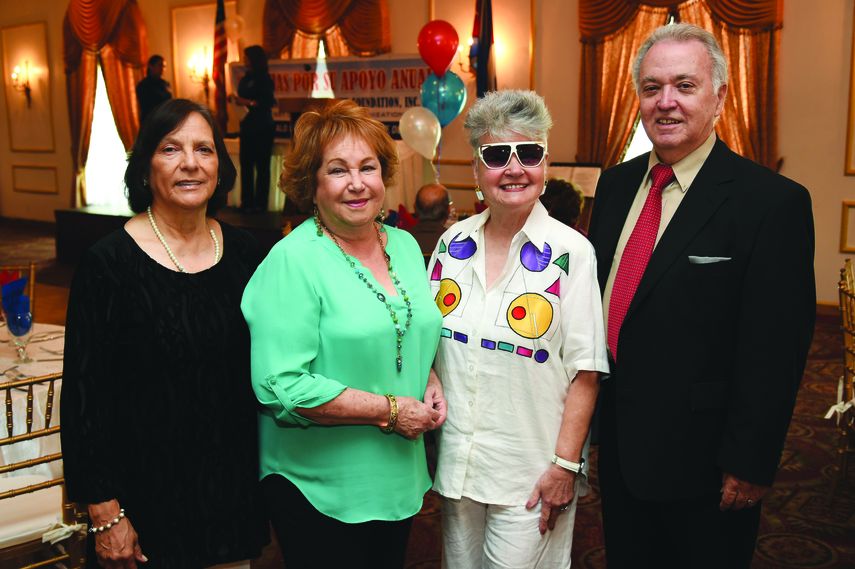 &nbsp;Daisy Alborna, Margarita Michelena, María Antonia y Miguel Cervantes