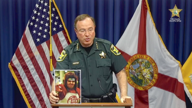 El alguacil del Condado de Polk, Grady Judd, durante la conferencia de prensa sobre el arresto de 16 depredadores sexuales.&nbsp;