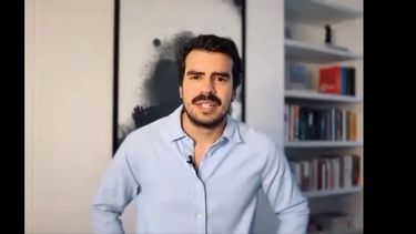 El periodista venezolano Orlando Avendaño, denunció través de un video al régimen de Nicolás Maduro por persecución y acoso.