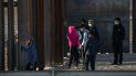 Migrantes intentado cruzar la frontera de México a Estados Unidos. Migrantes intentado cruzar la frontera de México a Estados Unidos.