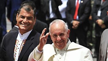 El presidente de Ecuador Rafael Correa despidió al Papa Francisco. (EFE)