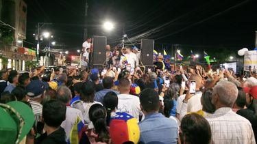 La joven activista María Oropeza, coordinadora de Vente Venezuela en el estado Portuguesa, fue recibida en las calles tres días después de ser excarcelada por el régimen. Estuvo 18 meses en el Sebin