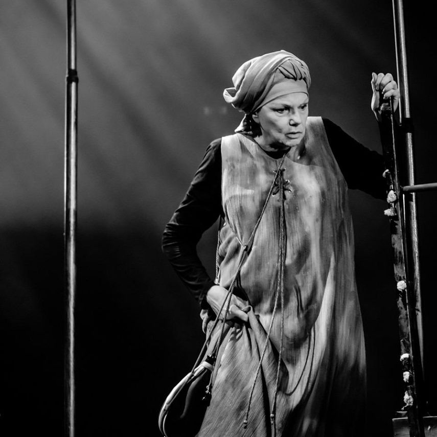 Zully Montero en Estaba en casa y esperaba que llegara la lluvia, dirigida por&nbsp;Larry Villanueva.