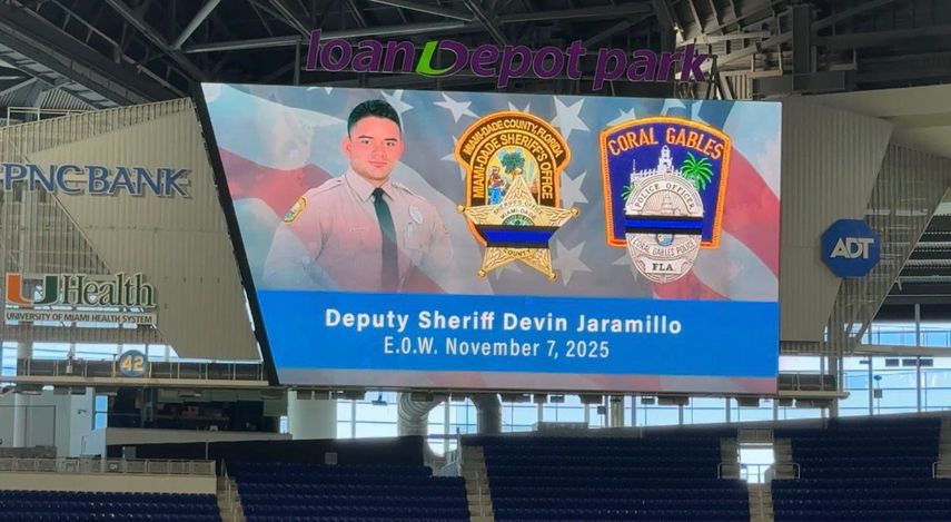 Honras fúnebres al oficial Devin Jaramillo en el LoanDepot Park de los Marlins de Miami.
