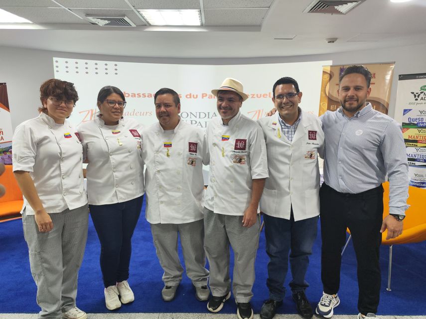 De izquierda a derecha, los embajadores venezolanos que competirán en el Mundial del Pan: Camila Guardia, Angélica Cova, William Tse Lee, Alexander Ramírez y Pablo Hernández, en compañía de Luis Rogelio Salcedo, panadero y organizador del concurso El Cachito de Caracas.&nbsp;