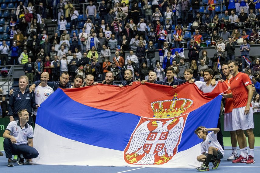 Con Novak Djokovic a la cabeza, el equipo serbio sigue su camino en el torneo.
