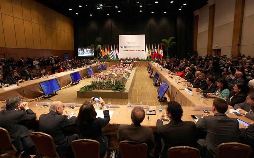 Vista general de la XLIX de la Cumbre de Mercosur en Asunción, Paraguay. En el encuentro participan el presidente paraguayo, Horacio Cartes; el de Argentina, Mauricio Macri, en la que será su primera cumbre; el de Uruguay, Tabaré Vázquez, y la mandatar