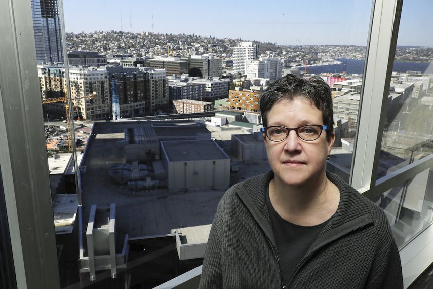 La doctora Lisa Jackson, investigadora del Instituto de Investigaci&oacute;n Permanente Kaiser de Washington, posa para una fotograf&iacute;a el domingo 15 de marzo de 2020 en Seattle.