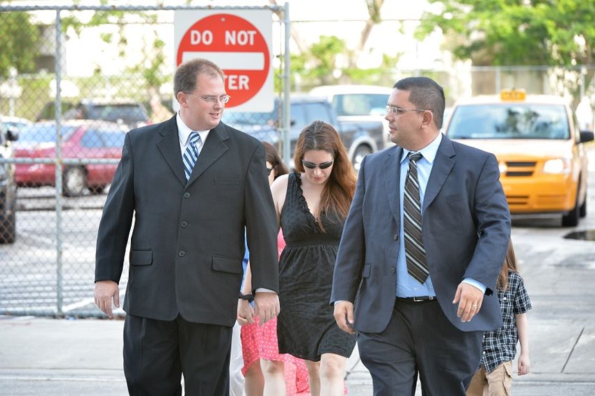 Lamar Steinard a la llegada este jueves a la Corte, en compañía de su esposa e hijos (Alvaro Mata)