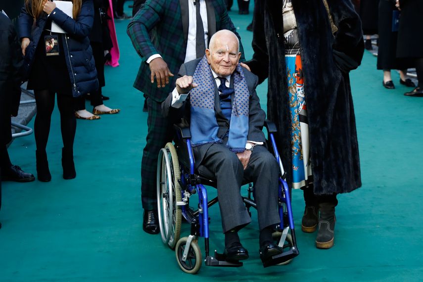 En esta foto de archivo tomada el 29 de abril de 2019, el actor brit&aacute;nico Ian Holm posa en la alfombra roja del estreno en el Reino Unido de la pel&iacute;cula Tolkein en Londres.&nbsp;