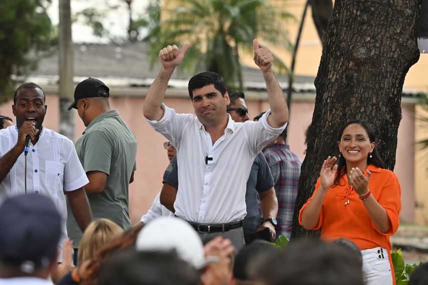 Otto Sonnenholzner, de 40 años y ascendencia alemana, sale favorecido en las encuestas, donde ocupa desde el segundo al cuarto lugar