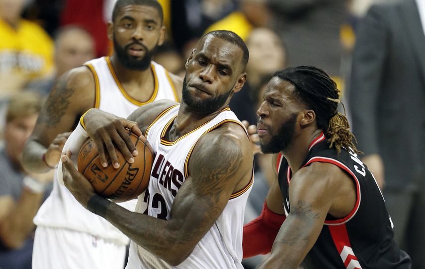 James aportó un doble-doble para Cleveland que venía de ganar su serie de primera ronda con barrida.