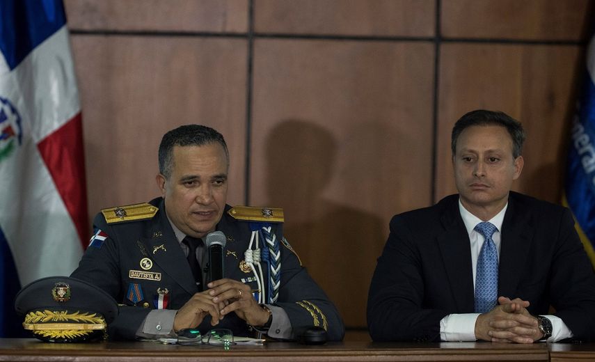 El director de la Policía Nacional Dominicana, Ney Aldrin Bautista Almonte (izq.), junto al procurador general de la República Dominicana, Jean Alain Rodríguez (der.), ofrece detalles sobre el ataque contra el expelotero David Ortiz en Santo Domingo.