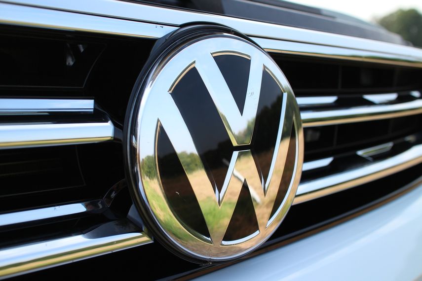 En septiembre del 2015, Volkswagen admitió manipulaciones en sus emisiones. El escándalo le costó unos 33.400 millones de dólares.