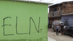 El ELN, grupo de la guerrilla de Colombia, aviva la violencia en el país. El ELN, grupo de la guerrilla de Colombia, aviva la violencia en el país.