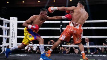 El venezolano Ismael Barroso (izquierda) lanza un golpe ante el estadounidense Rolando Romero, el sábado 13 de mayo de 2023.