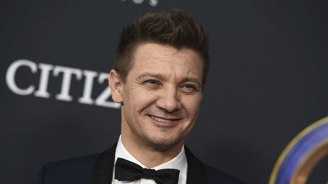 El actor Jeremy Renner llega al estreno de Avengers: Endgame en el Centro de Convenciones de Los Ángeles el lunes 22 de abril de 2019.