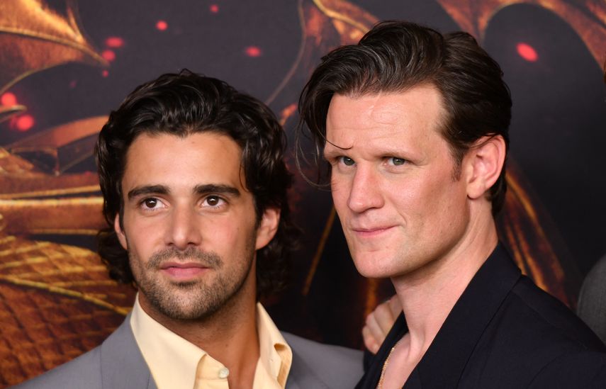 El actor inglés Matt Smith (der.) y el actor inglés-francés Fabian Frankel (izq.) asisten al estreno mundial de la serie dramática original de HBO House of the Dragon en el Academy Museum of Motion Pictures de Los Ángeles, el 27 de julio de 2022.