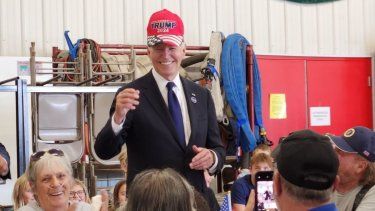 Joe Biden sorprendió a propios y extraños este miércoles al ponerse una gorra roja con el lema Trump 2024.