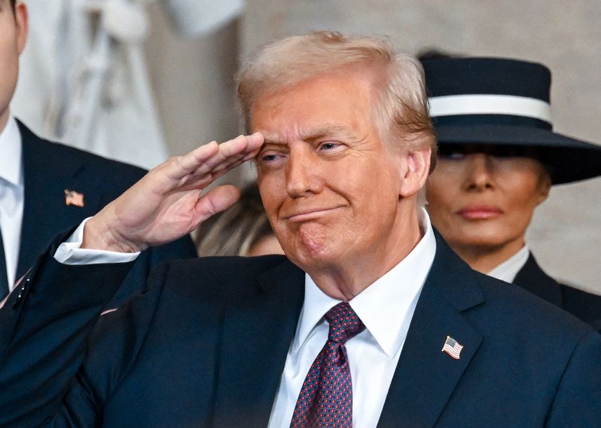 El presidente Donald Trump y Melania Trump durante la investidura de Donald Trump como el 47.º presidente de los Estados Unidos, que se lleva a cabo en la Rotonda del Capitolio de los Estados Unidos en Washington, D.C., el lunes 20 de enero de 2025. Es la 60.ª investidura presidencial de los Estados Unidos y la segunda investidura no consecutiva de Trump como presidente de los Estados Unidos.&nbsp;