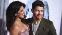 La actriz Priyanka Chopra y su esposo, el músico Nick Jonas, llegan al estreno de Isnt It Romantic el 11 de febrero de 2019 en Los Ángeles. La pareja anunció el viernes que tuvo un bebé el 15 de enero mediante vientre en alquiler.