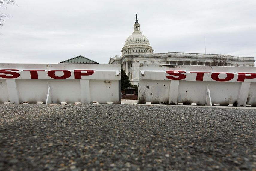 Detalle de una barricada frente al Capitolio de EEUU en Washington durante el cierre parcial del Gobierno más largo de la historia.