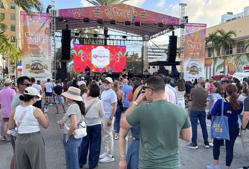 Conciertos en vivo en una de las dos&nbsp; tarimas de la actividad. &nbsp;
