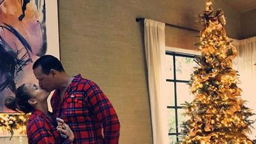 La artista publicó en Instagram un carrusel de fotos mostrando su celebración familiar. 