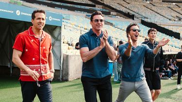 Ryan Reynolds, Hugh Jackman y el director Shawn Levy, de la película Deadpool & Wolverine, de Marvel, visitan el estadio Maracaná, en Río de Janeiro, como parte de la gira mundial del filme.