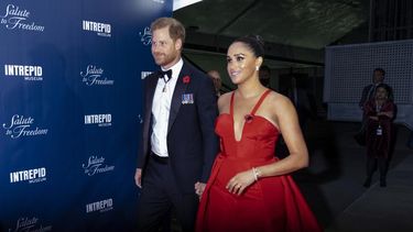 El príncipe Harry y Meghan, la duquesa de Sussex, llegan al Intrepid Sea, Air & Space Museum para la gala Salute to Freedom el miércoles 10 de noviembre de 2021 en Nueva York.&nbsp;