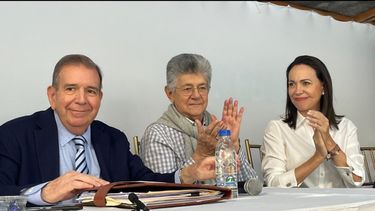 El candidato opositor, Edmundo González Urrutia, y la dirigente María Corina Machado sostuvieron una reunión de trabajo con el partido AD que dirige Henry Ramos Allup