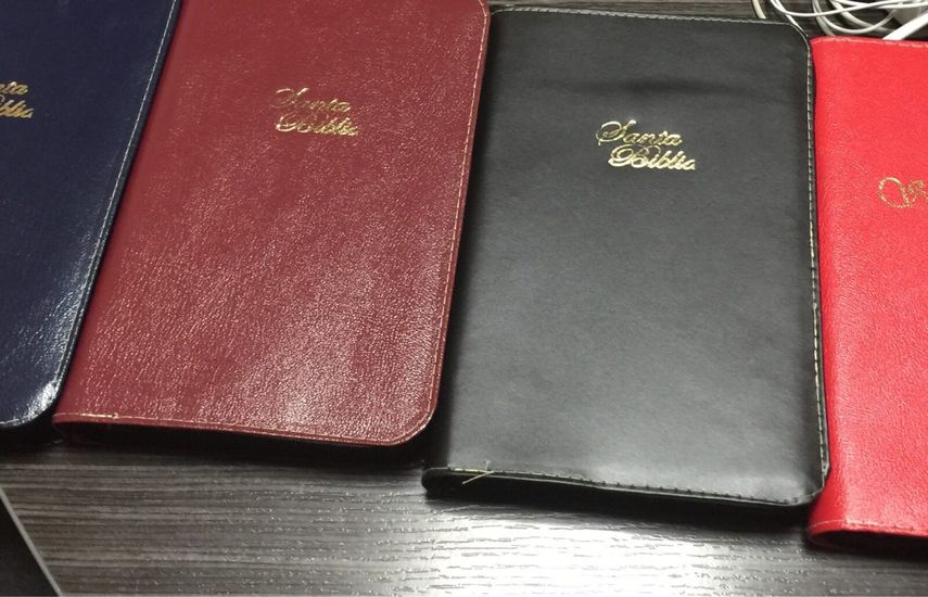 Las biblias robadas tienen un precio en el mercado que oscila entre los 8.000 y 170.000 pesos (entre unos 3 y 58 dólares).