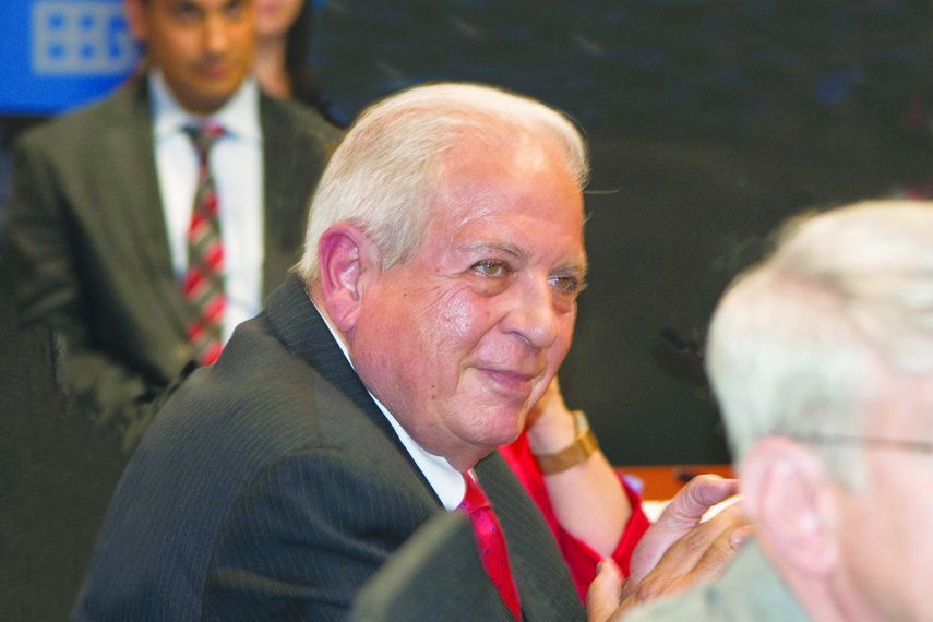 Tomás Regalado fue el primer corresponsal de prensa hispano en reportar desde la Casa Blanca.