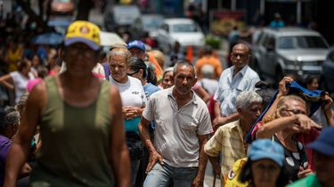 Diario las Américas | venezolanos esperan recibir ayuda humanitaria de Cruz Roja-EFE-.jpg