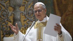 Esta foto, tomada y distribuida el 9 de mayo de 2025 por The Vatican Media, muestra al Papa León XIV durante una misa con cardenales en la Capilla Sixtina del Vaticano.&nbsp;&nbsp;