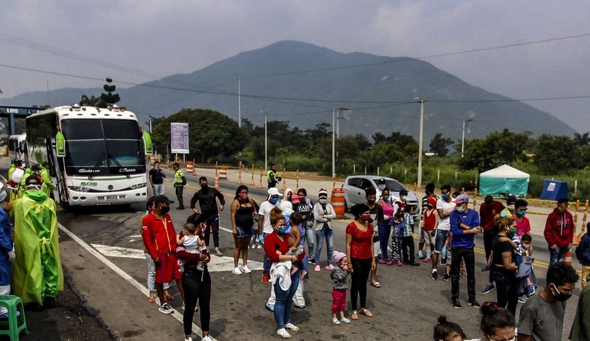 El gobierno de Colombia traslad&oacute; en buses a los venezolanos que buscan regresar a su pa&iacute;s. Antes de cruzar se les realizan los ex&aacute;menes para detectar si son portadores del coronavirus.&nbsp;&nbsp;