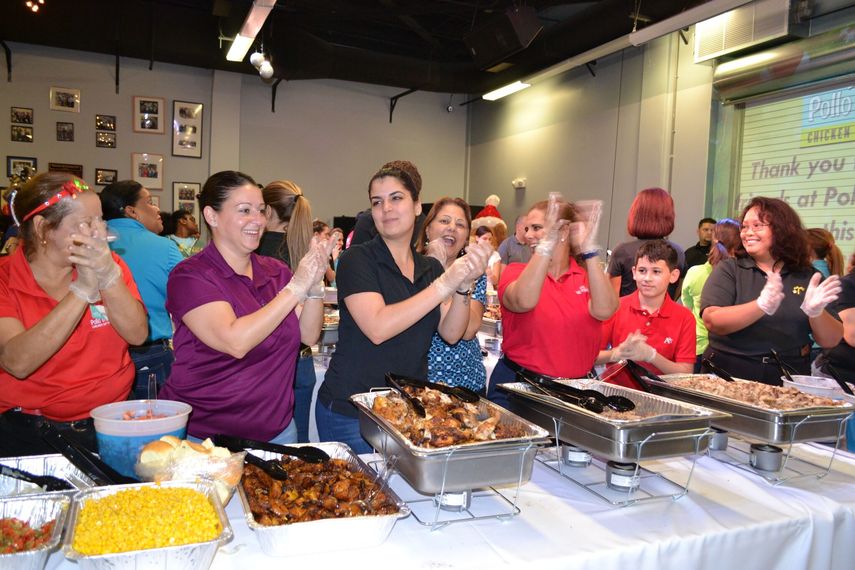 Cocineros de El Miami Rescue Mission&nbsp;y Pollo Tropical fueron los encargados de crear el menú de Noche Buena.