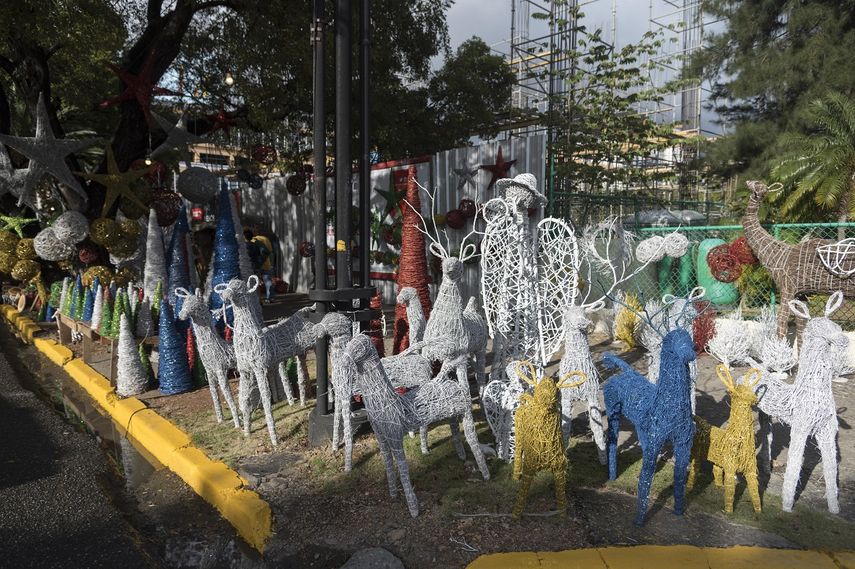 Adornos de Navidad&nbsp;hechos a mano, en Santo Domingo (República Dominicana).