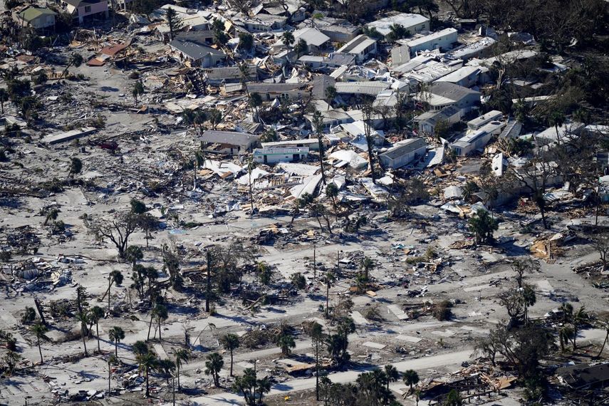 En esta foto aérea proveída por mediccorps.org se ven los daños causados por el huracán Ian en Estero Island, en Fort Myers Beach, Florida, el 30 de septiembre del 2022.