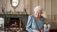 La reina Isabel II de Gran Bretaña reacciona durante una audiencia con el presidente de Suiza, Ignazio Cassis (sin ser visto) en el Castillo de Windsor, al oeste de Londres, el 28 de abril de 2022.