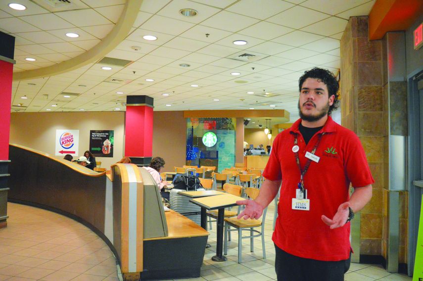 Carlos Cabellero propone oficializar el cargo por servicio o pagar un salario digno.&nbsp;