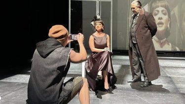 Escena de la obra Lear, de Naher Jacqueline Briseño, que cerró el telón del Festival Internacional de Teatro Hispano de Miami 2025.